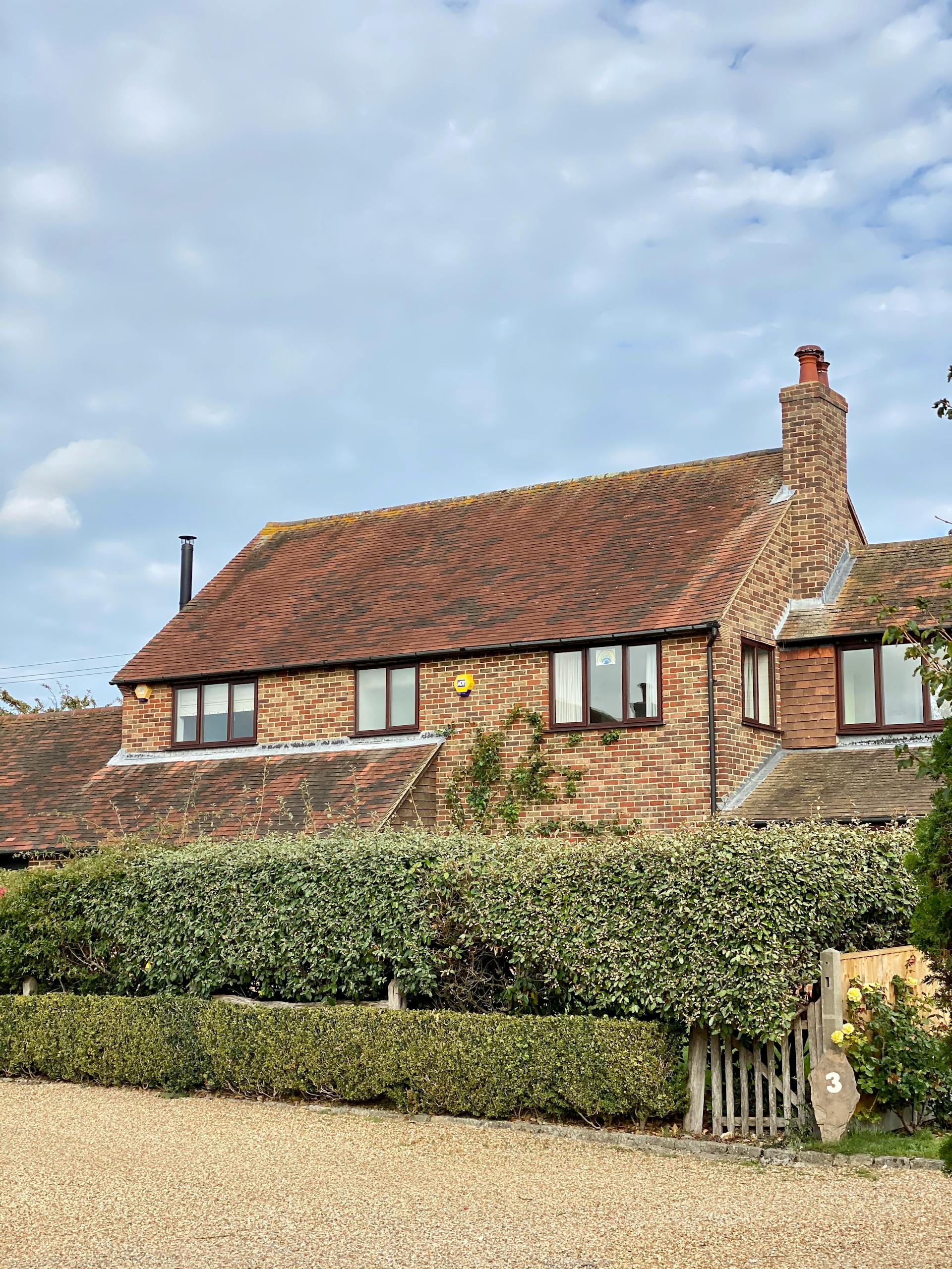 Close-up of a house behind a hedge | Source: Pexels