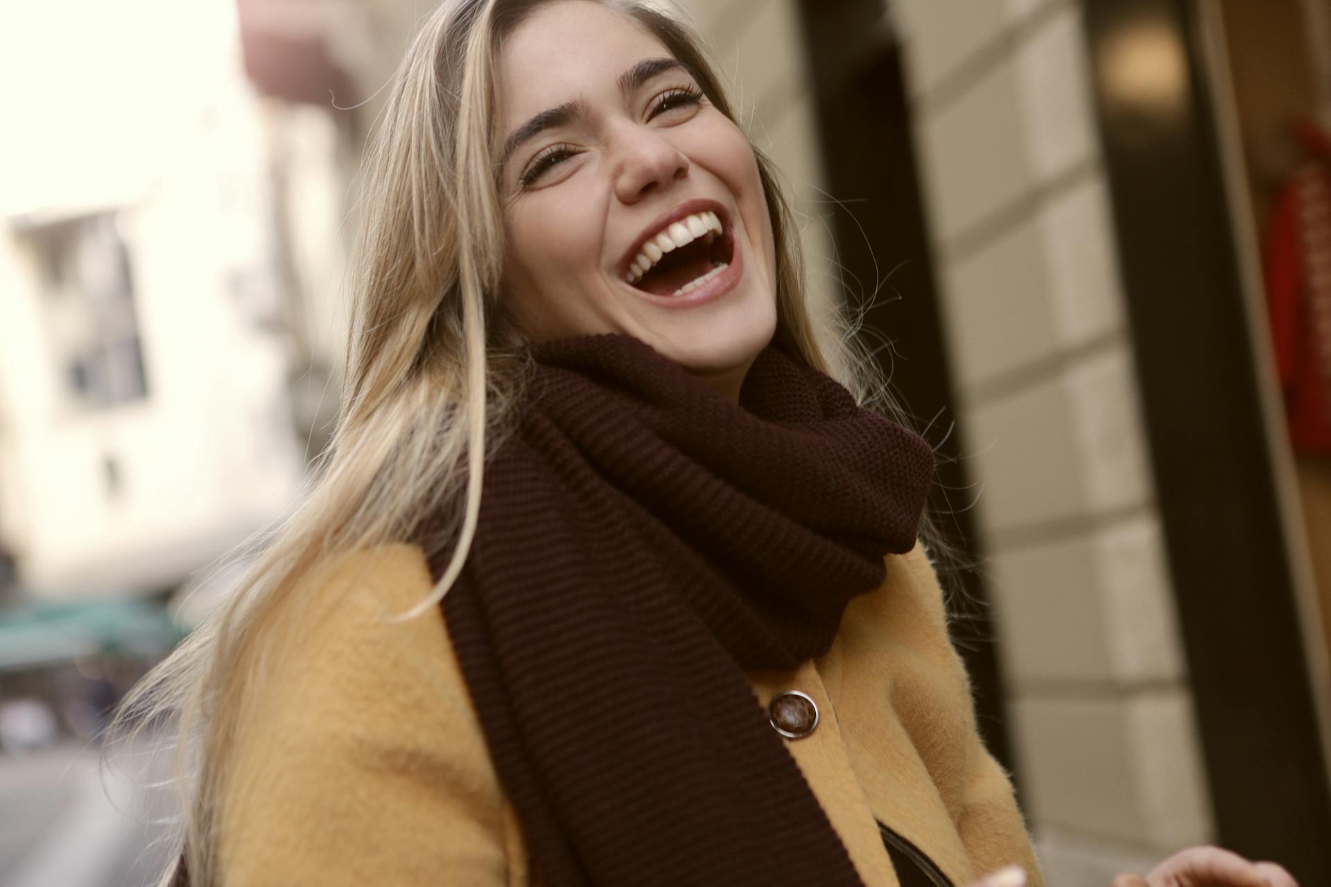 A woman laughing | Source: Pexels