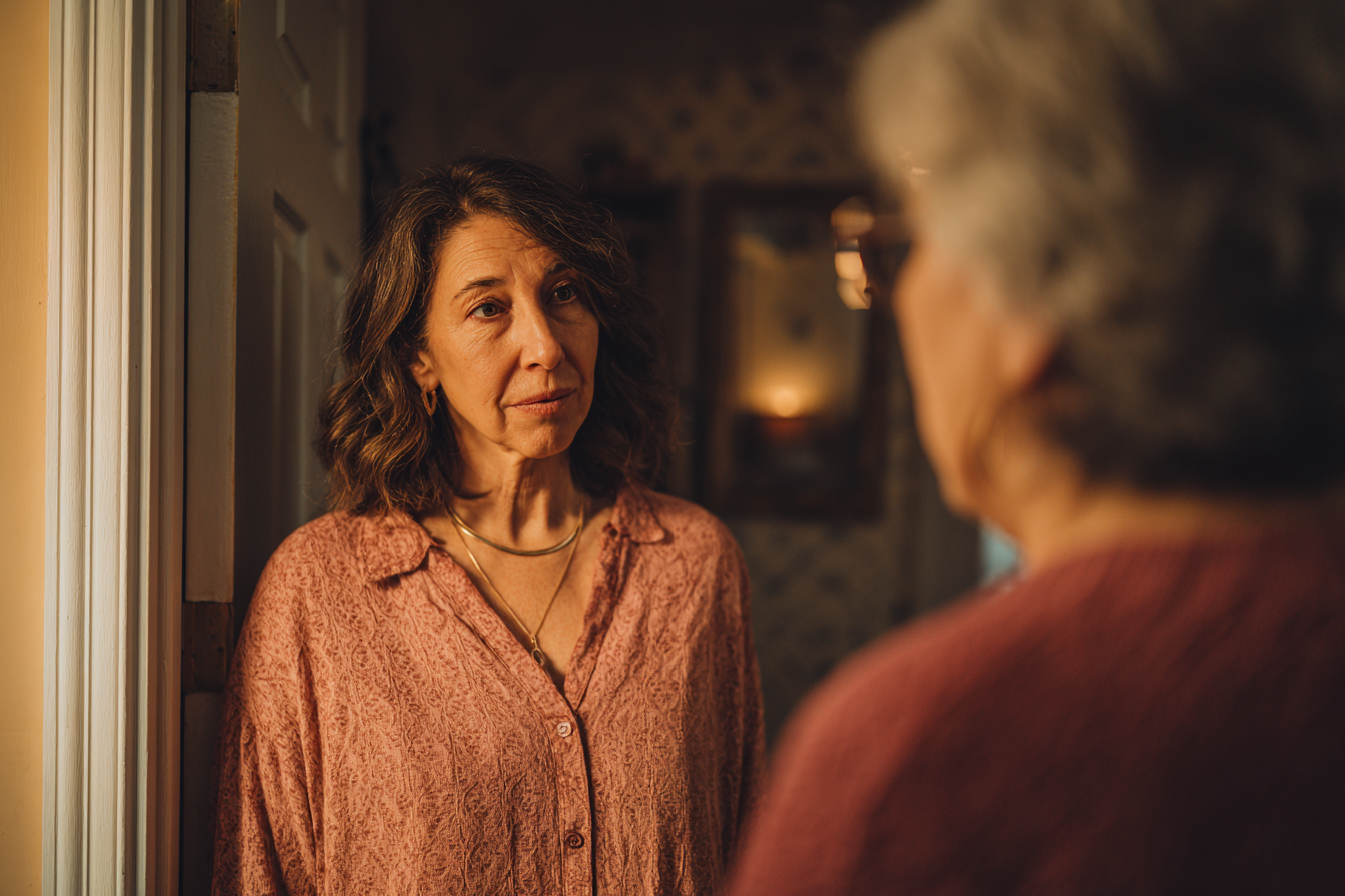 A woman talking to her mother | Source: Midjourney