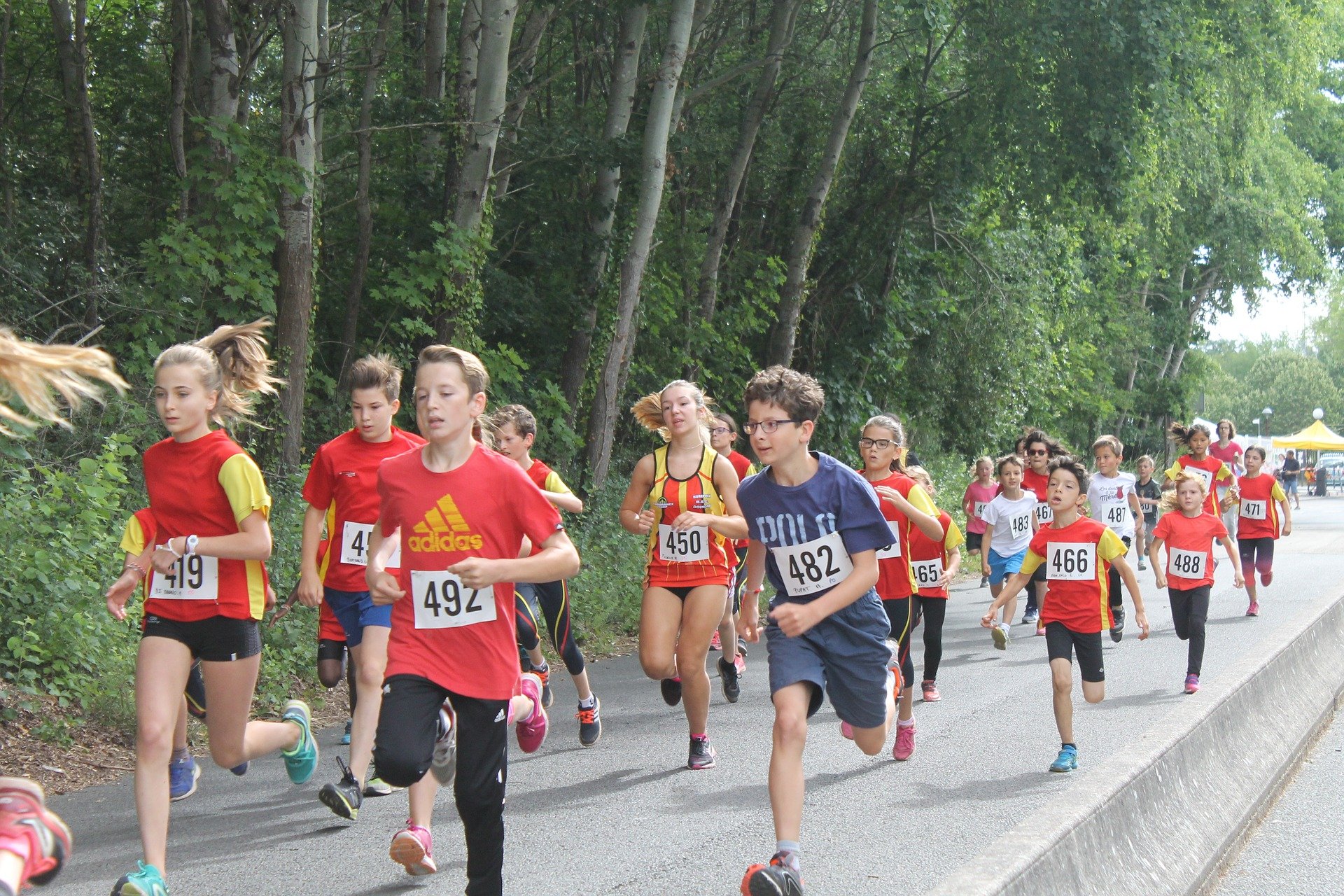 Children in a marathon | Photo: Pixabay/maestro1942 