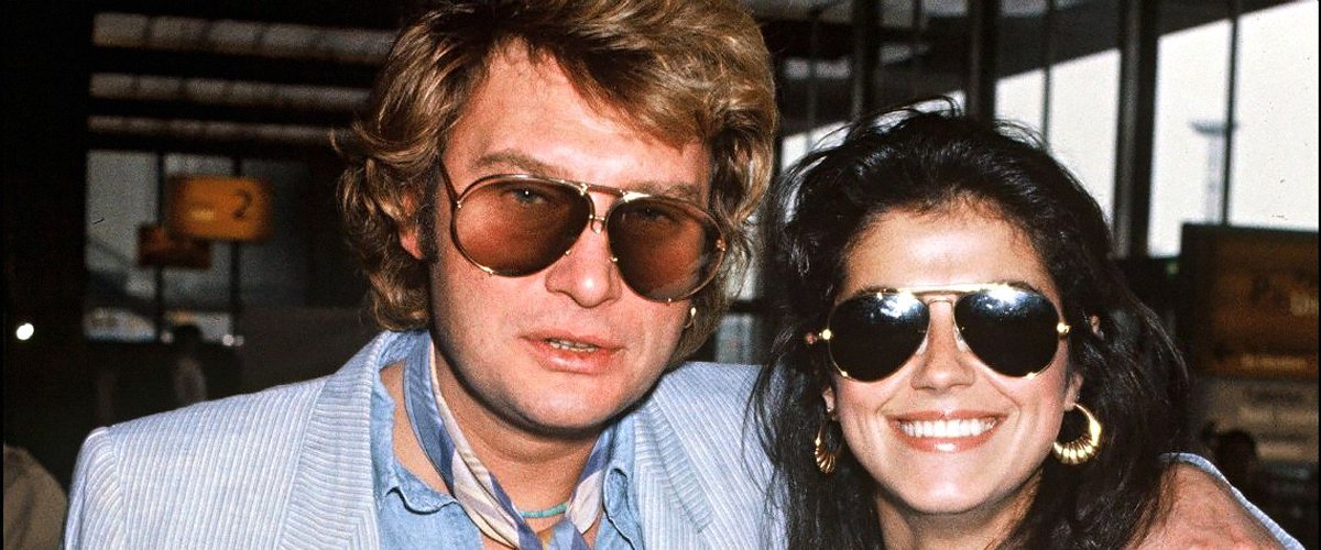Johnny Hallyday aux côtés de Babeth Étienne. l Source : Youtube/LeGossipTube