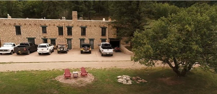 A tour of Patrick Swayze and Lisa Niemi's dream ranch | Photo: Youtube/Chas. S. Middleton & Sons