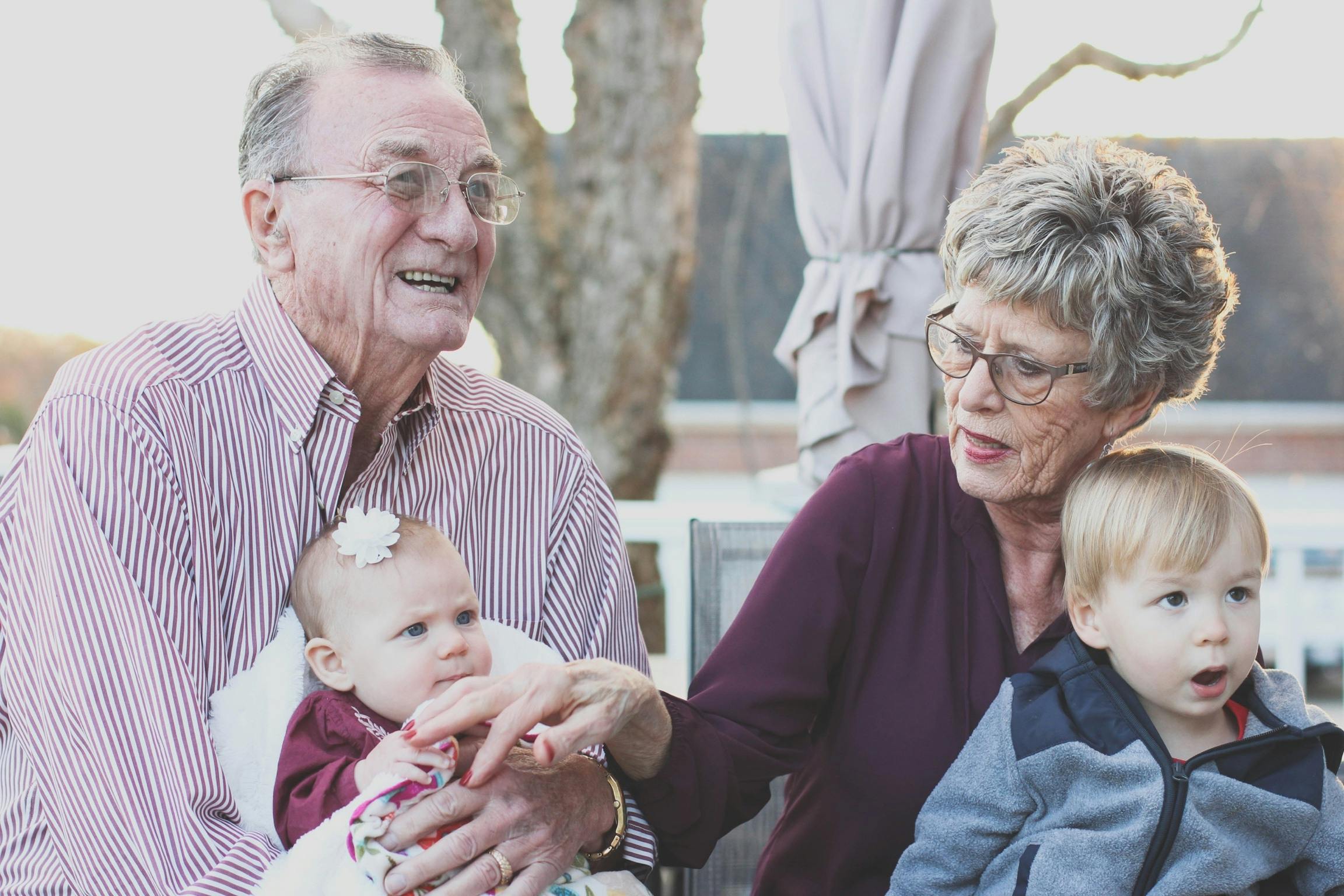Elderly couple and their grandkids | Source: Pexels