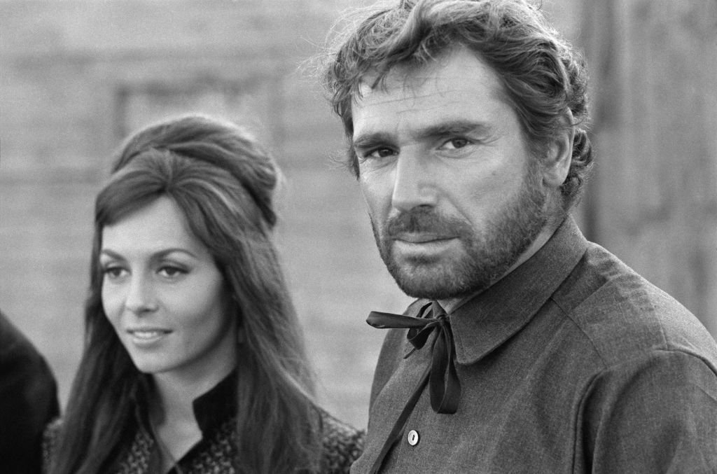 Michèle Mercier et Robert Hossein dans 'Une corde, un colt" | source : Getty Images