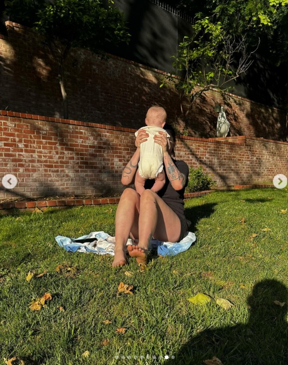 Ireland Baldwin and her daughter bonding outside in a post dated May 12, 2024 | Source: Instagram/irelandirelandireland