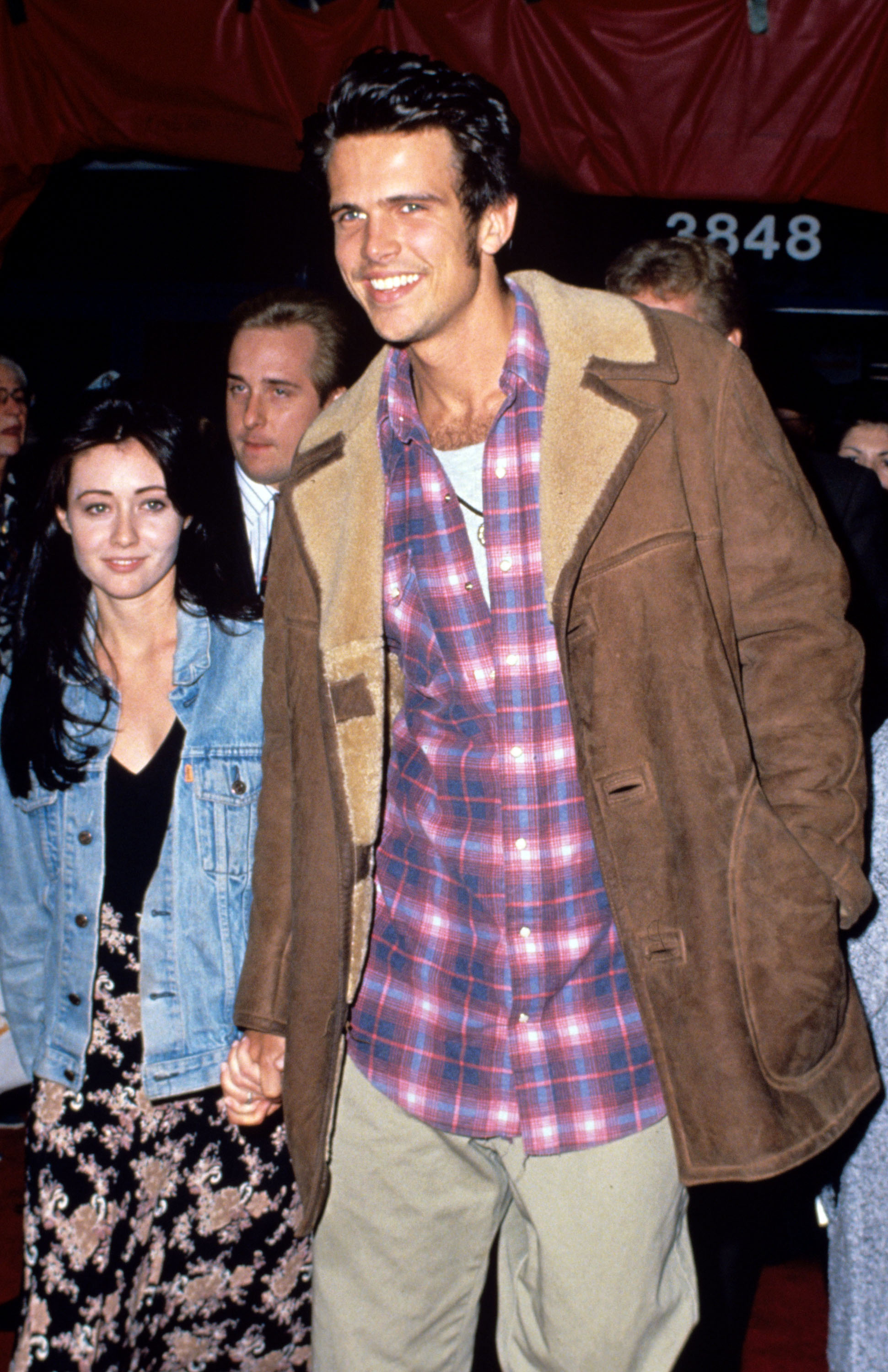 Shannen Doherty and Ashley Hamilton at the Universal Screening of "Beethoven's 2nd," on December 11, 1993. | Source: Getty Images