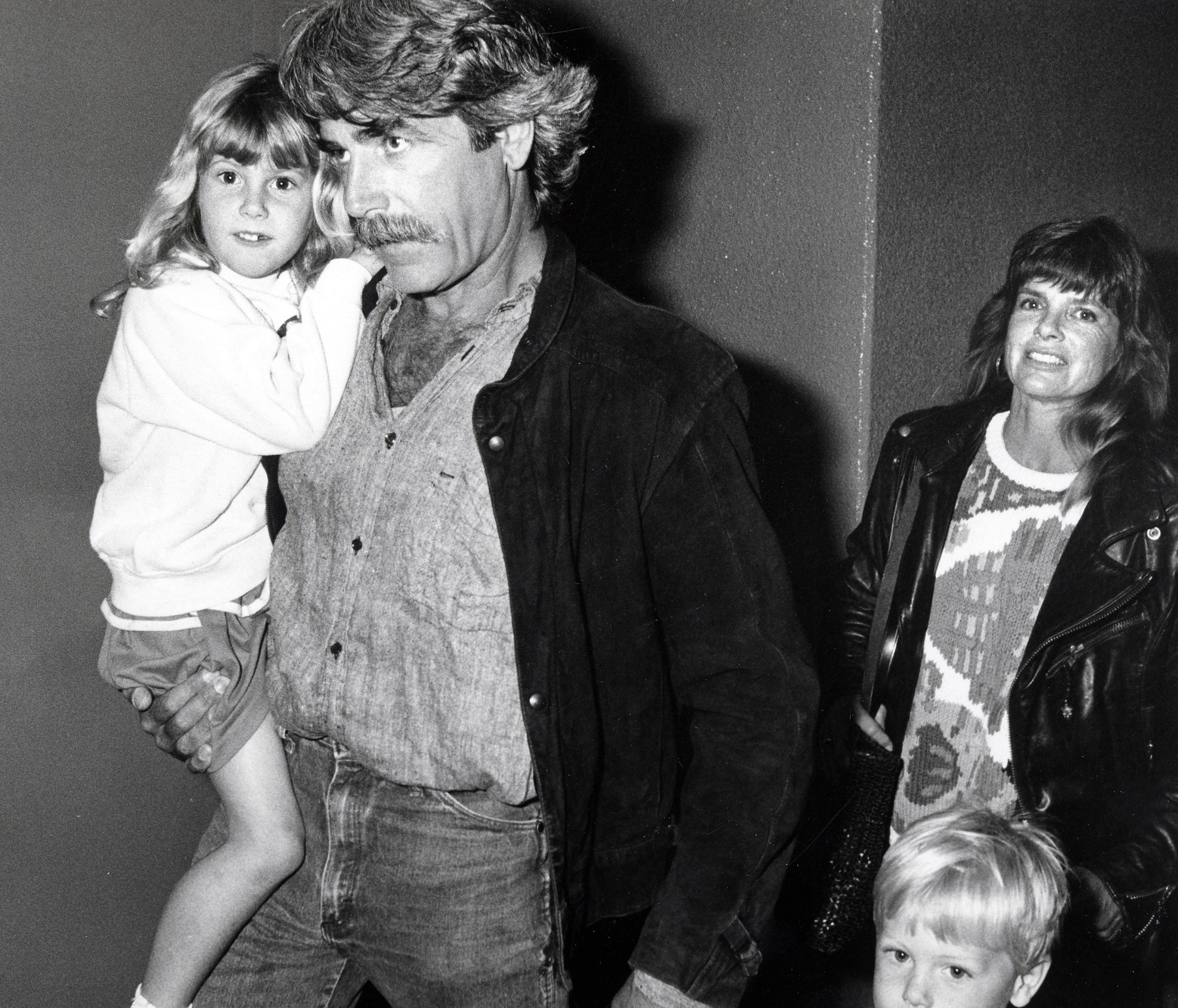 Cleo Rose Elliott, Sam Elliott, Katharine Ross, and a guest at The Moscow Circus on March 14, 1990, in Inglewood, California | Source: Getty Images