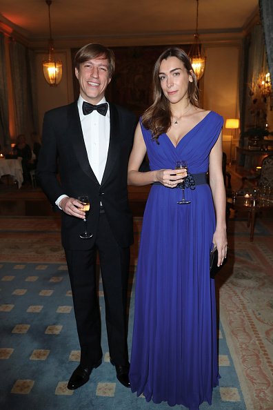 Prinz Louis von Luxemburg und Scarlett-Lauren Sirgue werden für Paris Match bei der Abendgala zur 43. Verleihung der "Best Awards" fotografiert, 2019 | Quelle: Getty Images