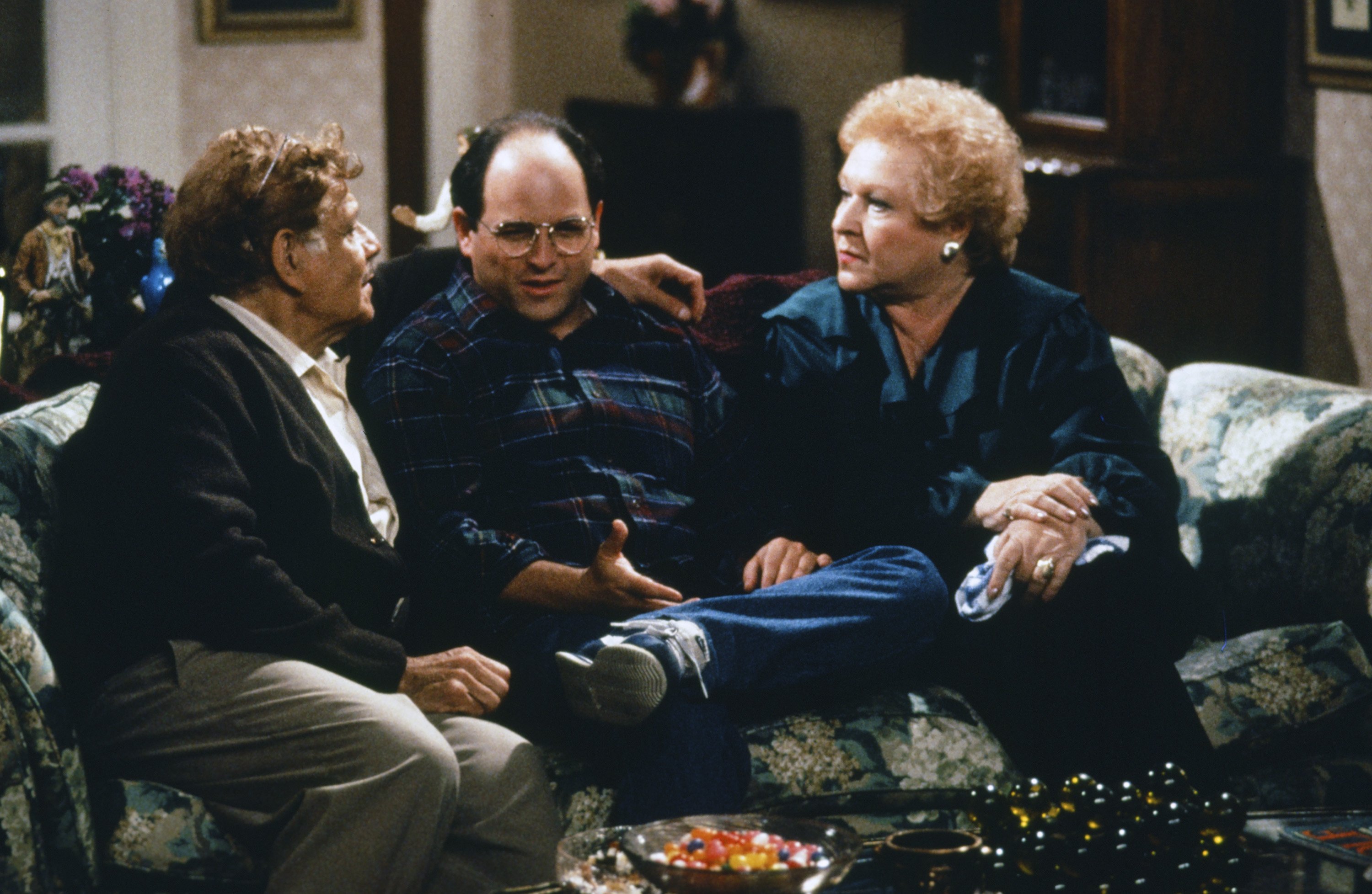 Jerry Stiller as Frank Costanza, Jason Alexander as George Costanza, Estelle Harris as Estelle Costanza on the set of "Seinfeld." | Source: Michael Yarish/Getty Images