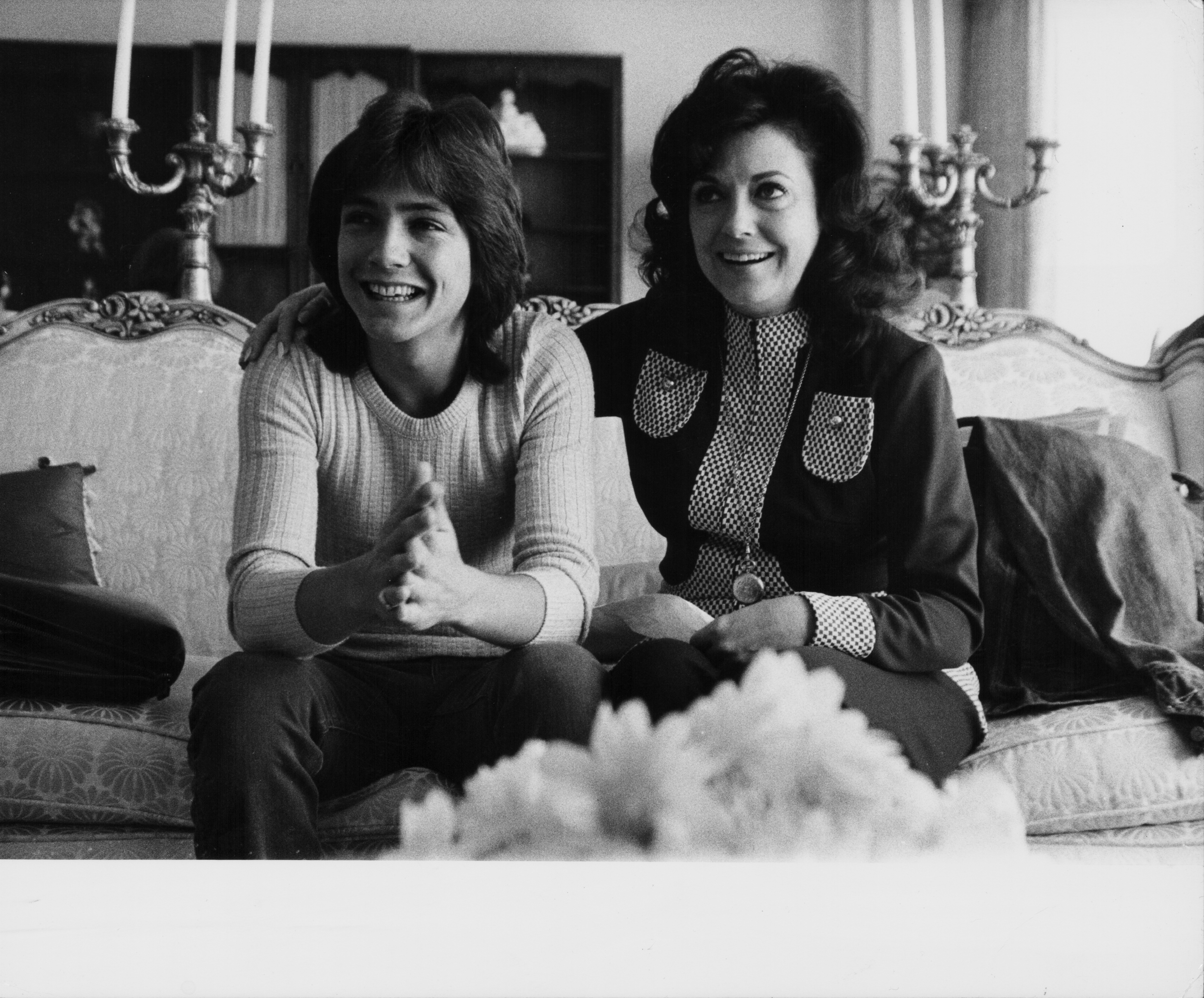 Actor and singer David Cassidy with his mother Evelyn Ward in 1975 | Source: Getty Images