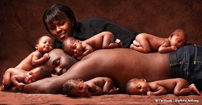 Family with sextuplets recreate their famous portrait after 6 years