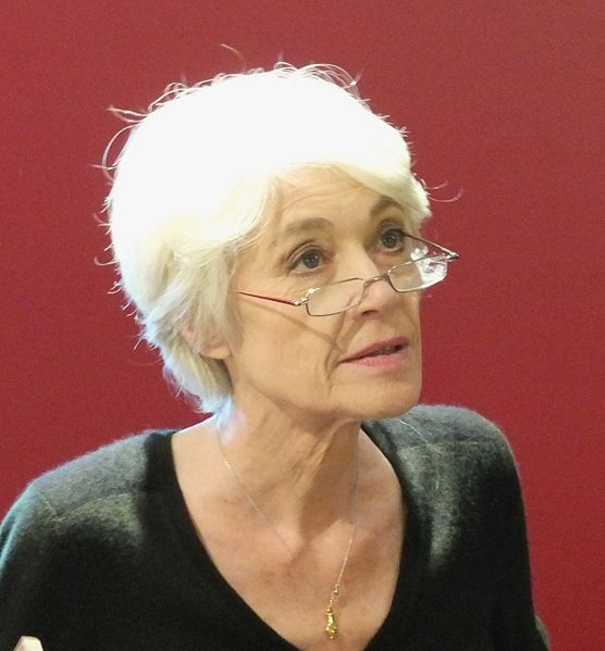 Françoise Hardy, lors de la présentation de son nouvel album et de son livre L'Amour fou, le 17 novembre 2012, à la FNAC des Ternes, Paris | Source : Wikimedia.