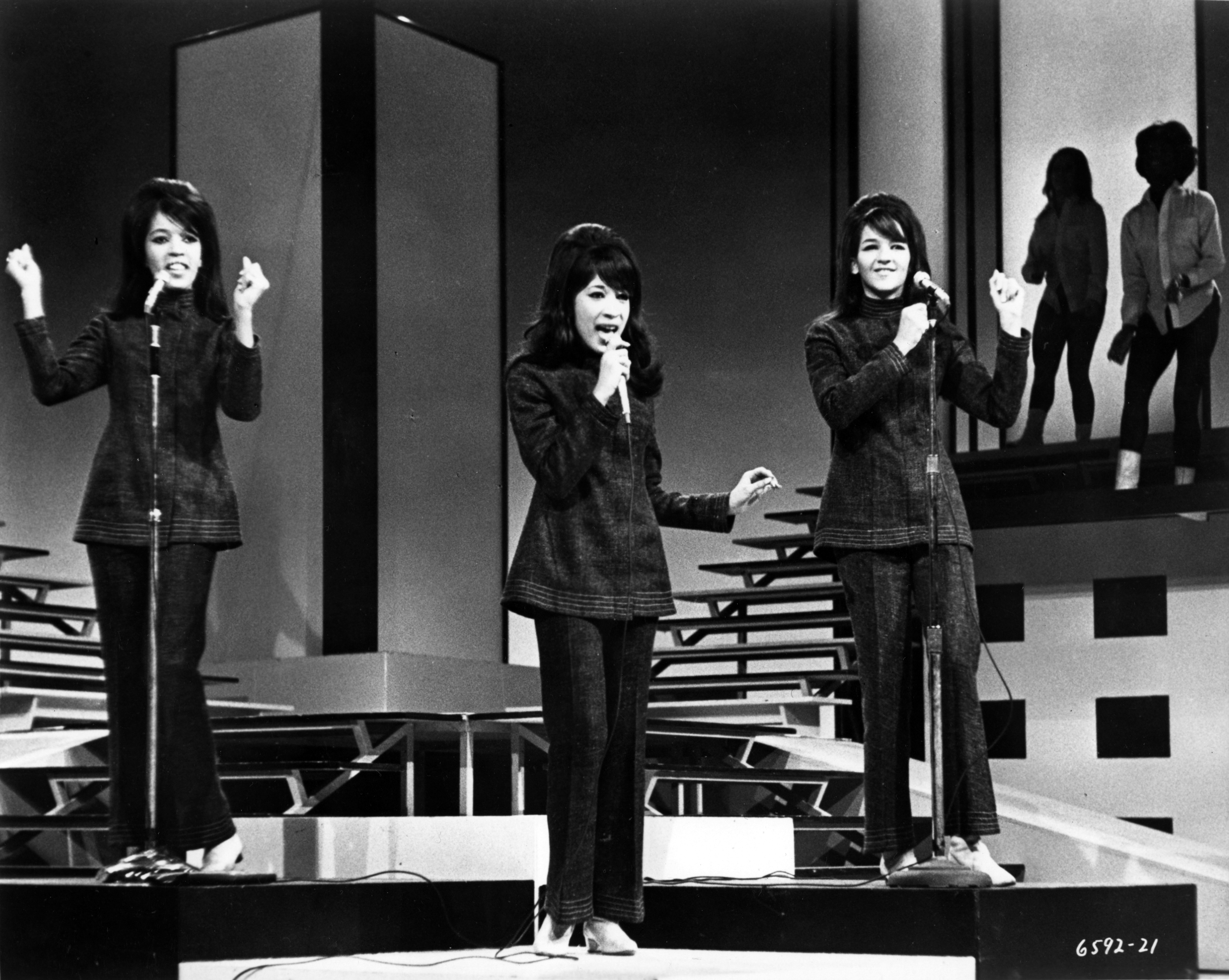 Estelle Bennett Vann, Ronnie Spector, and Nedra Talley Ross of the vocal trio "Ronettes" perform on a TV show in circa 1965 | Source: Getty Images