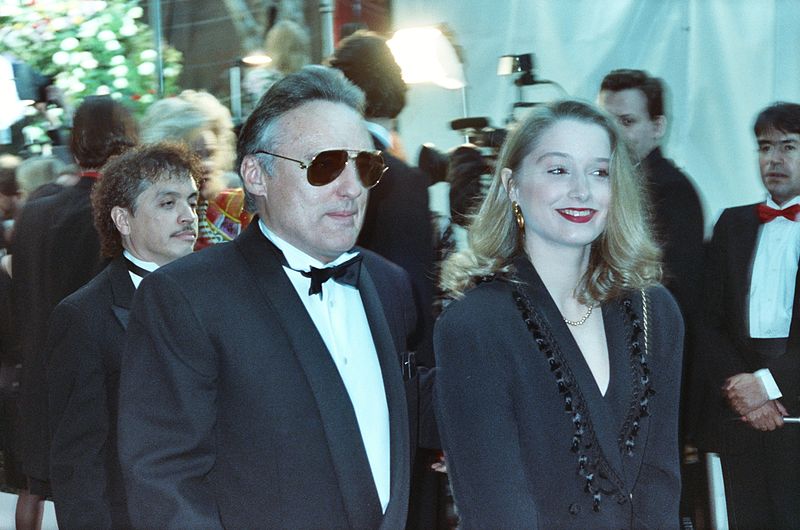 Dennis Hopper at the 1990 Academy Awards. | Source: Wikimedia Commons