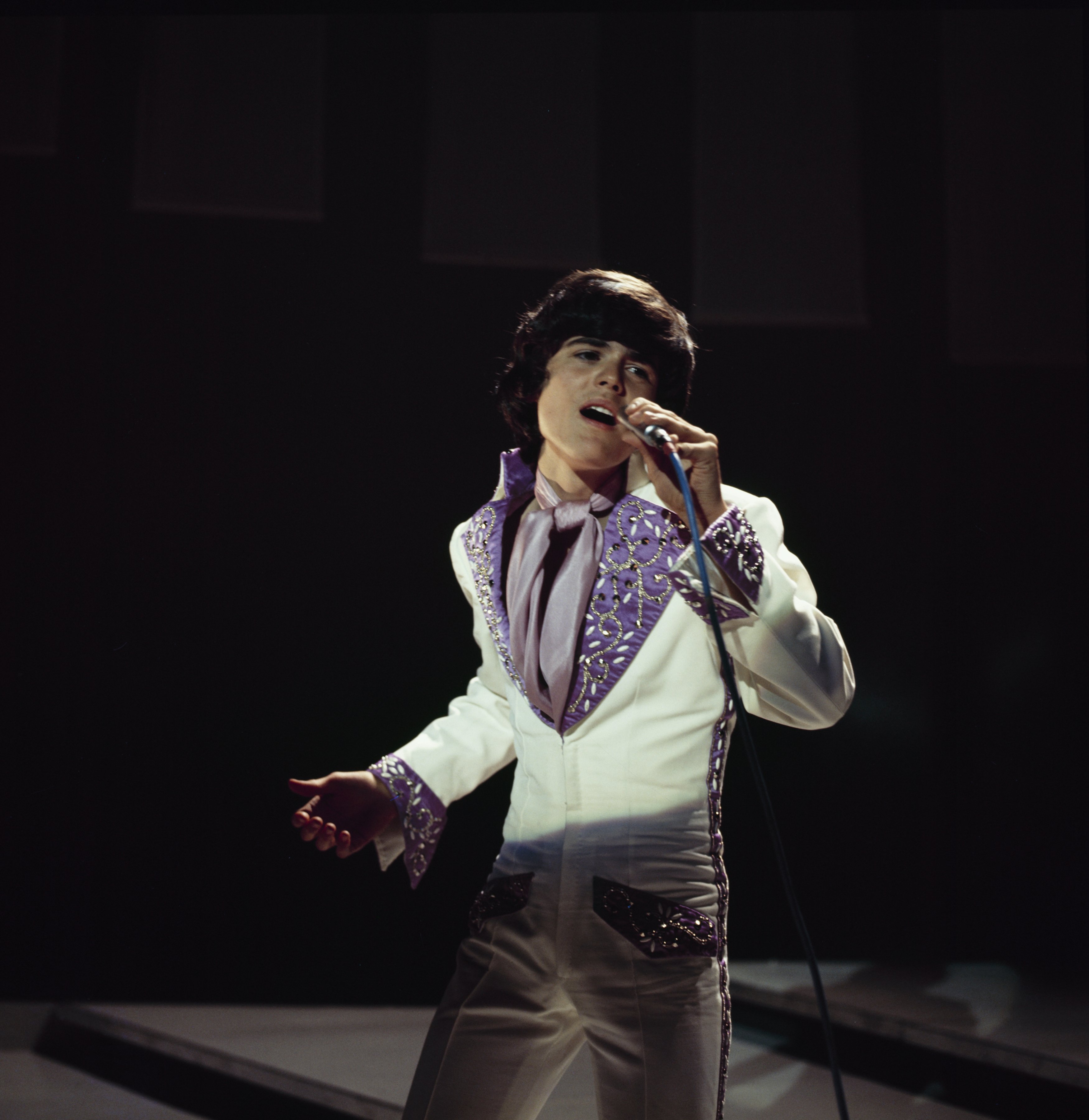 Donny Osmond performs on stage in 1972. | Source: Getty Images