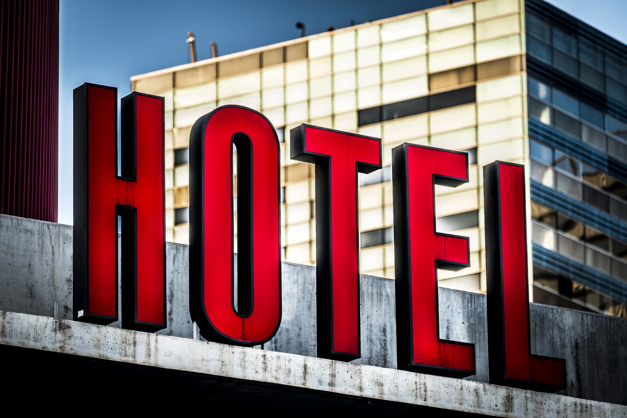 Signboard of an hotel. | Photo: Getty Images