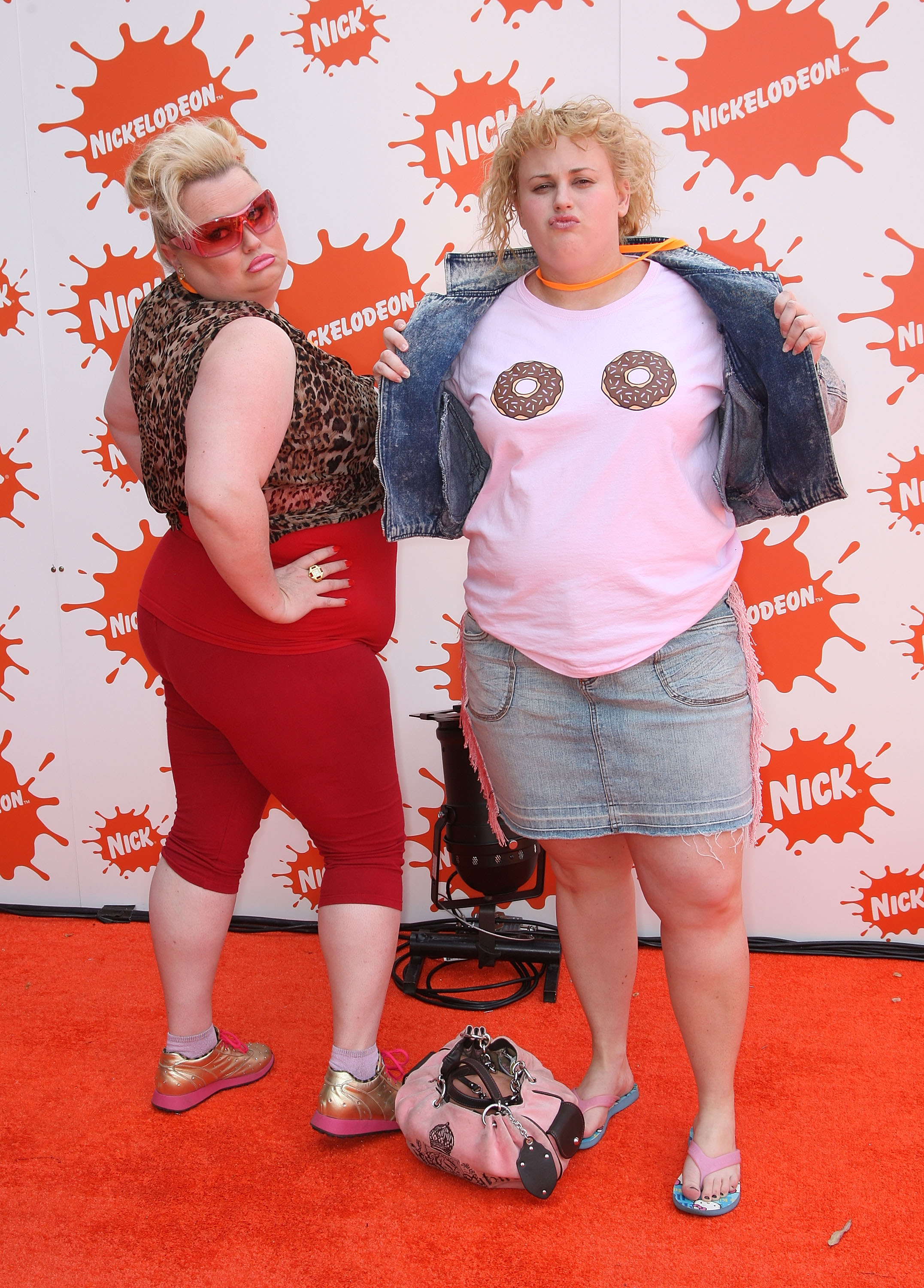 Lulu McClatchy and Rebel Wilson of "Bogan Pride" arrive at the Nickelodeon Australian Kids' Choice Awards on October 11, 2008 in Melbourne, Australia | Source: Getty Images