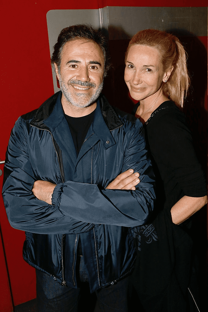 PARIS, FRANCE - 31 MAI : L'acteur José Garcia et sa femme la réalisatrice Isabelle Doval en coulisses après le concert de Patrick Bruel au Zénith de Paris le 30 mai 2013 à Paris, France. | Photo : Getty Images PARIS, FRANCE - 31 MAI : L'acteur José Garcia et sa femme la réalisatrice Isabelle Doval en coulisses après le concert de Patrick Bruel au Zénith de Paris le 30 mai 2013 à Paris, France. | Photo : Getty Images