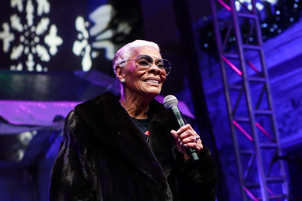 Dionne Warwick performing at the New York Stock Exchange's 96th Annual Christmas Tree Lighting on December 5, 2019. | Photo: Getty Images