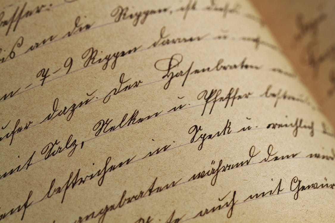 Diario escrito a mano. | Foto: Pexels
