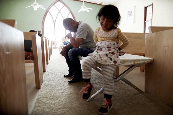 A father and his daughter.| Photo: Getty Images.