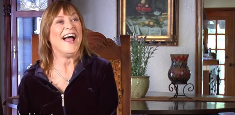 Geri Jewell speaking at a interview.| Photo: YouTube/ FoundationINTERVIEWS.