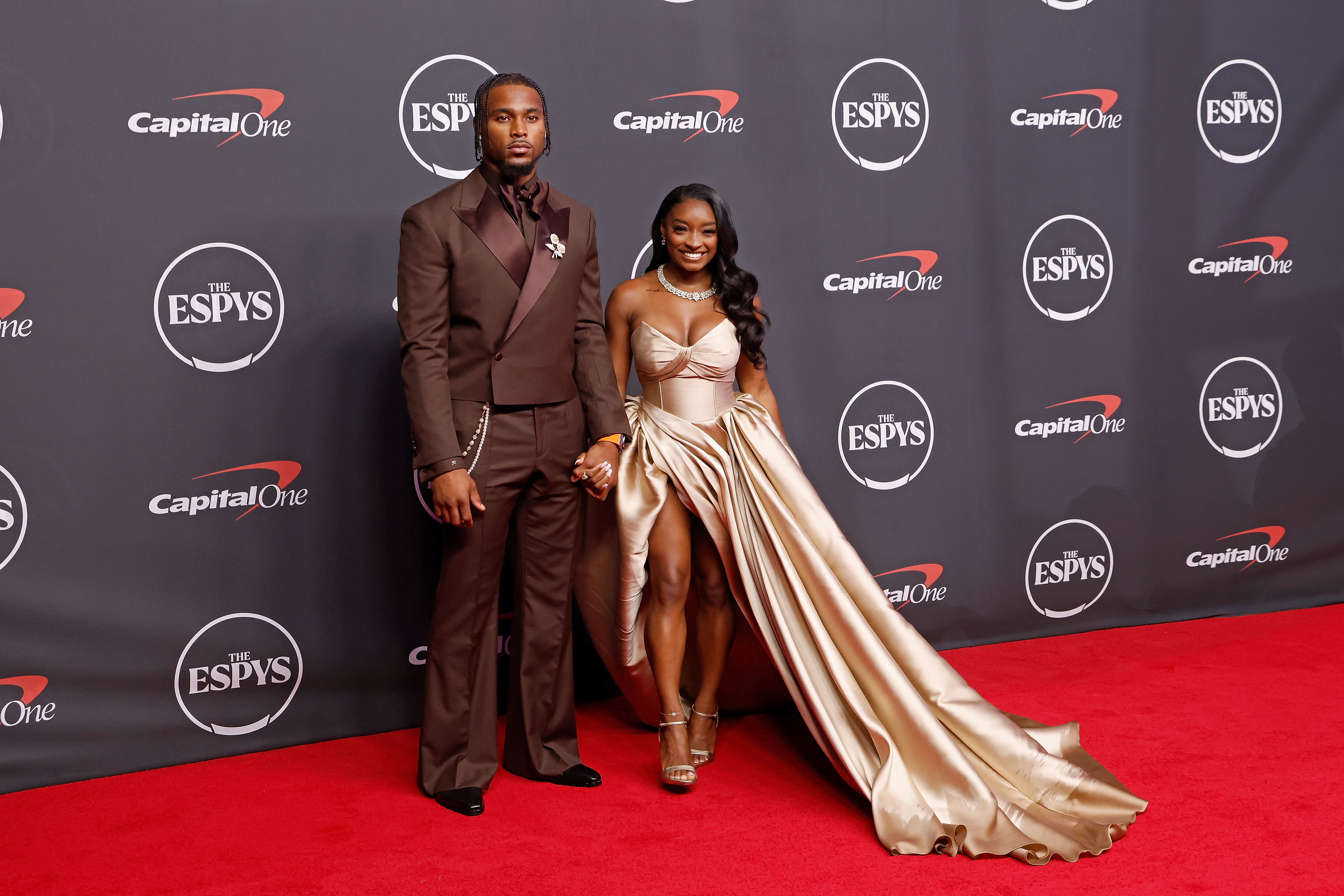 Biles and Jonathan Owens paused for photographers during their red carpet appearance before a viral video prompted viewers to analyze the NFL player's body language. The photos, however, captured the couple smiling together as they made their way into the event. | Source: Getty Images
