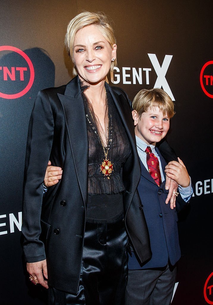 Sharon Stone und Sohn Laird Vonne Stone, Premiere von "Agent X" in West Hollywood, Kalifornien, 2015 | Quelle: Getty Images