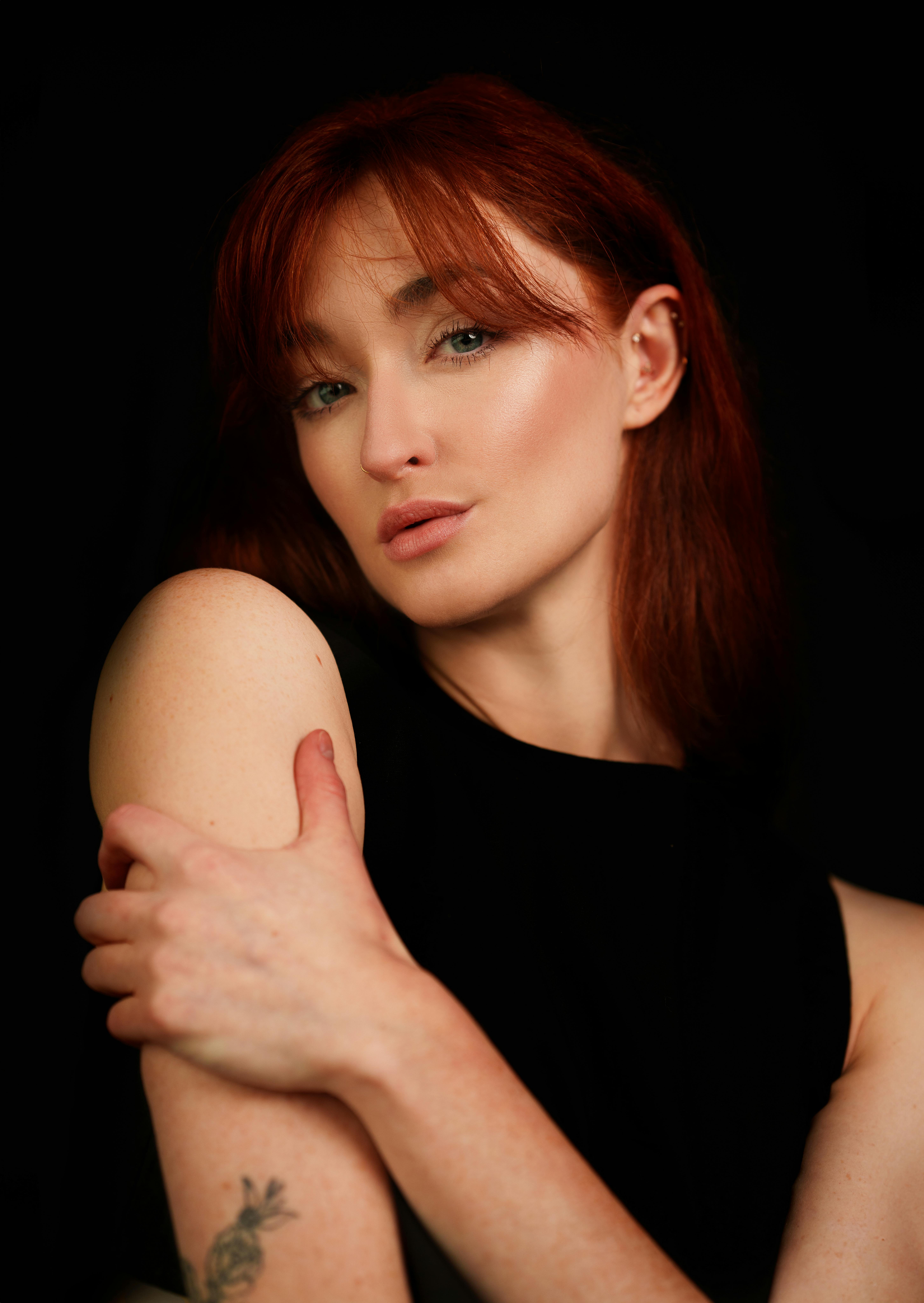 Curtain bangs | Source: Pexels