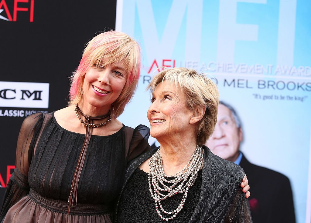 Cloris Leachman (R) and daughter Dinah Englund arrives at the 2013 AFI Life Achievement Award honoring Mel Brooks held at Dolby Theatre on June 6, 2013 | Photo: Getty Images