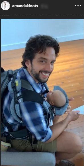 A photo of Nick Cordero holding his baby. | Photo: Instagram/amandakloots