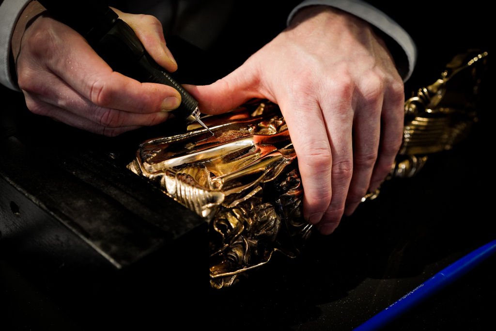 Une vue d'un prix gravé lors de la cérémonie des Cesar Film Awards 2020 à la Salle Pleyel le 28 février 2020 à Paris, France. | Photo : Getty Images