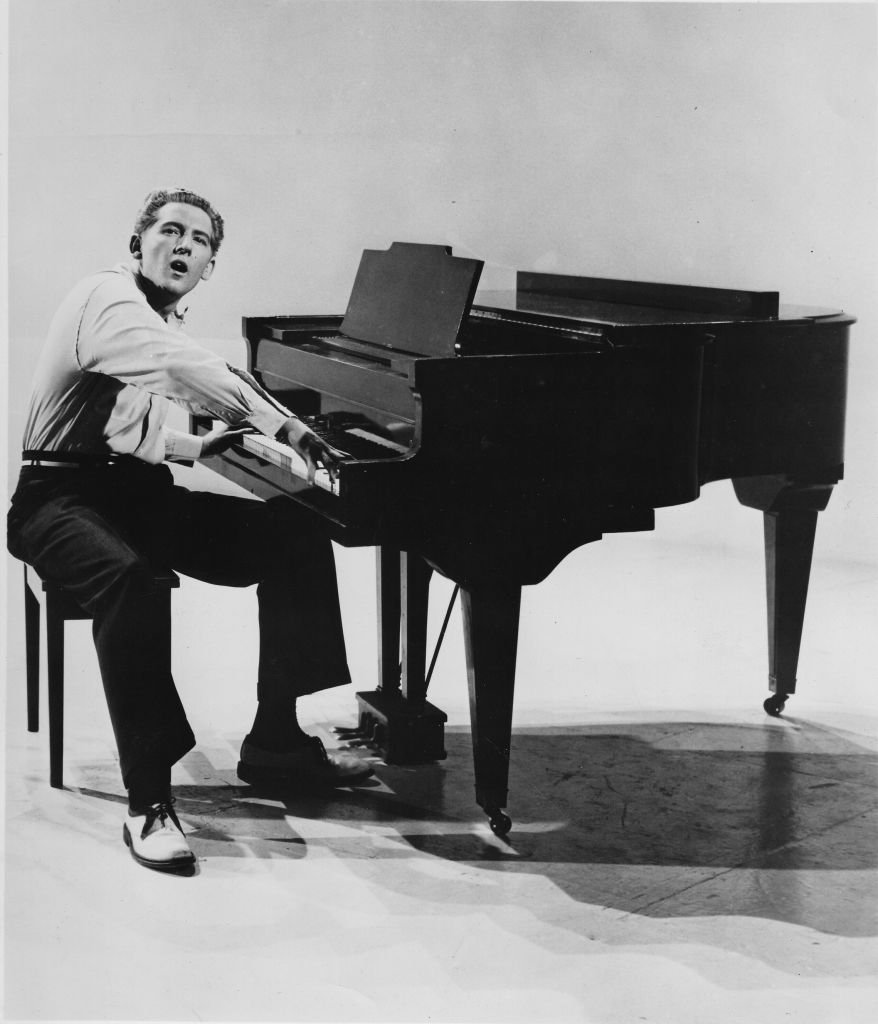 Jerry Lee Lewis poses for a studio portrait in 1957 in the United States. | Source: Getty Images