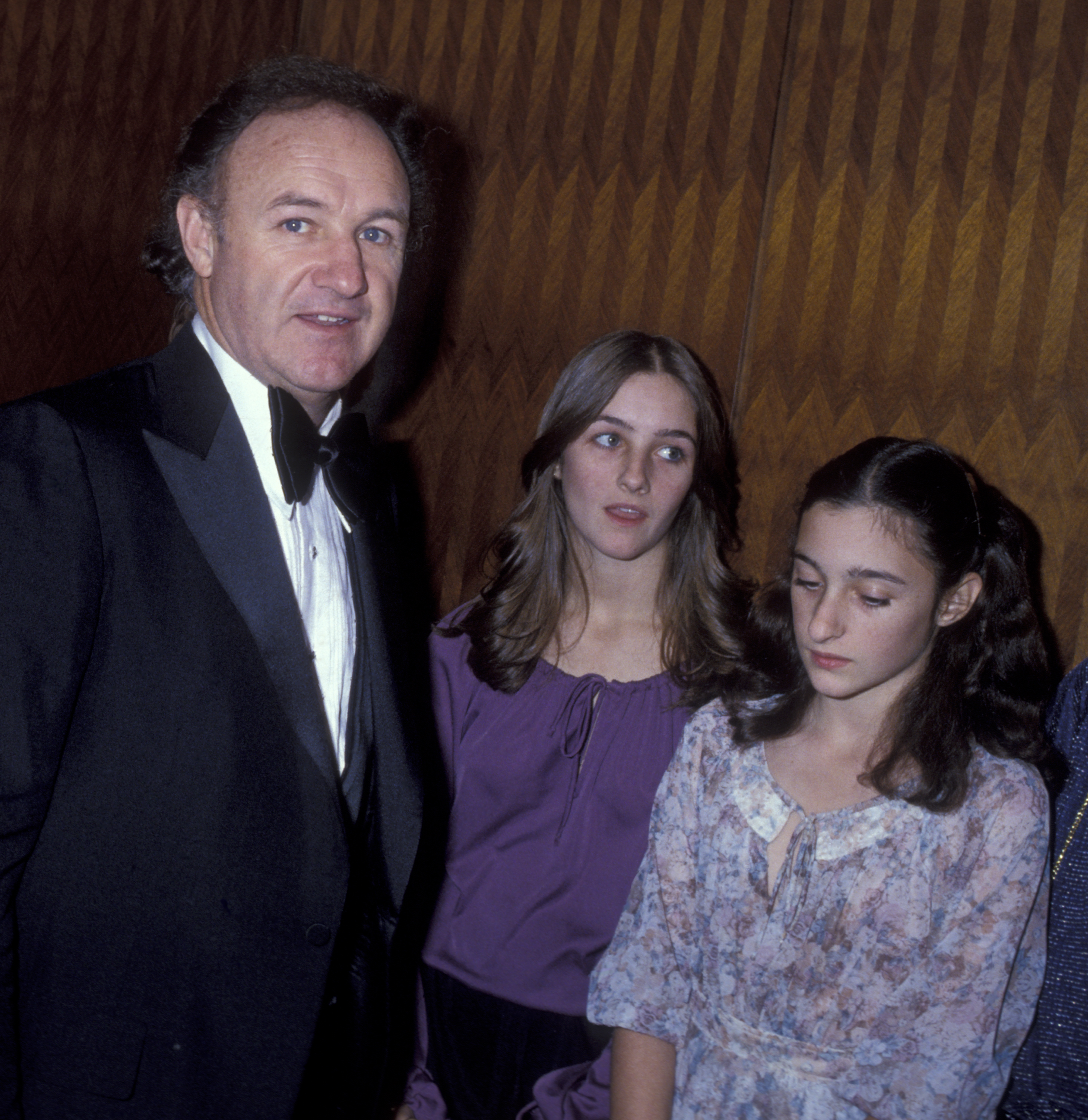 Gene Hackman with his daughters, Elizabeth and Leslie, at the Superman screening on December 10, 1978, at the Kennedy Center in Washington, D.C. | Source: Getty Images