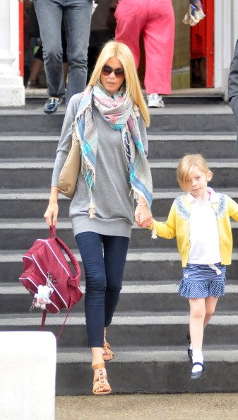 Claudia Schiffer bringt ihre Kinder zur Schule, 6. Juli 2011, London | Quelle: Getty Images
