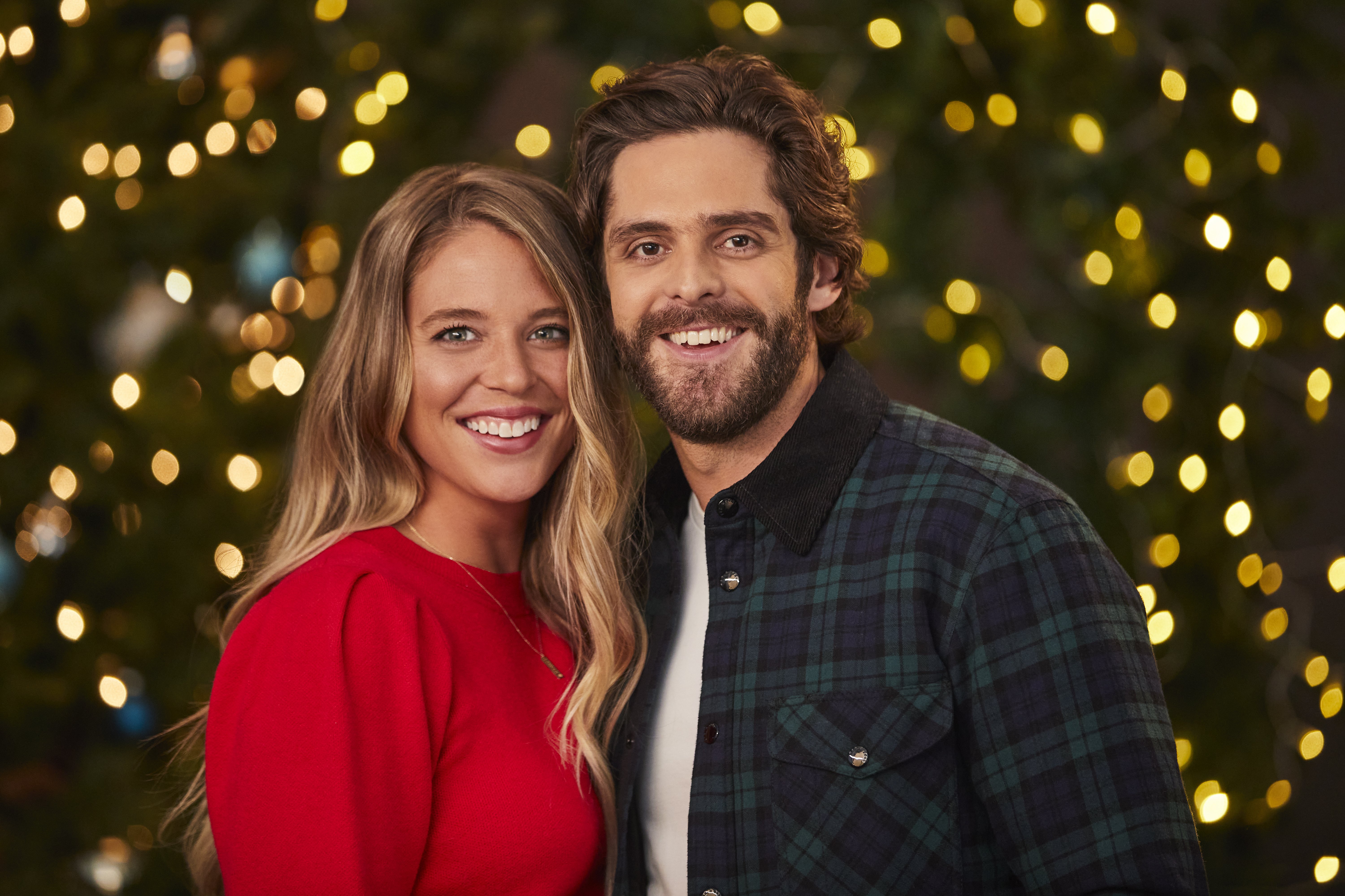 ABC's "CMA Country Christmas" stars Lauren Akins and Thomas Rhett. | Source: Getty Images