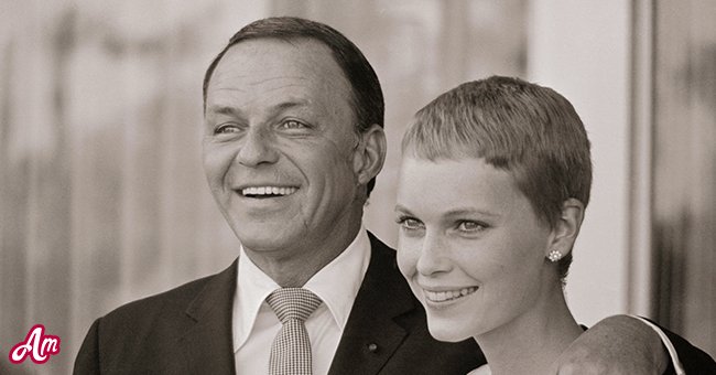 Mia Farrow and Frank Sinatra after their wedding in Las Vegas on July 19, 1966. | Photo: Getty Images