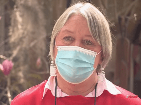 Une infirmière virée pour avoir donné un vaccin Covid bientôt périmé à sa famille. | Photo : Youtube/A Current Affair