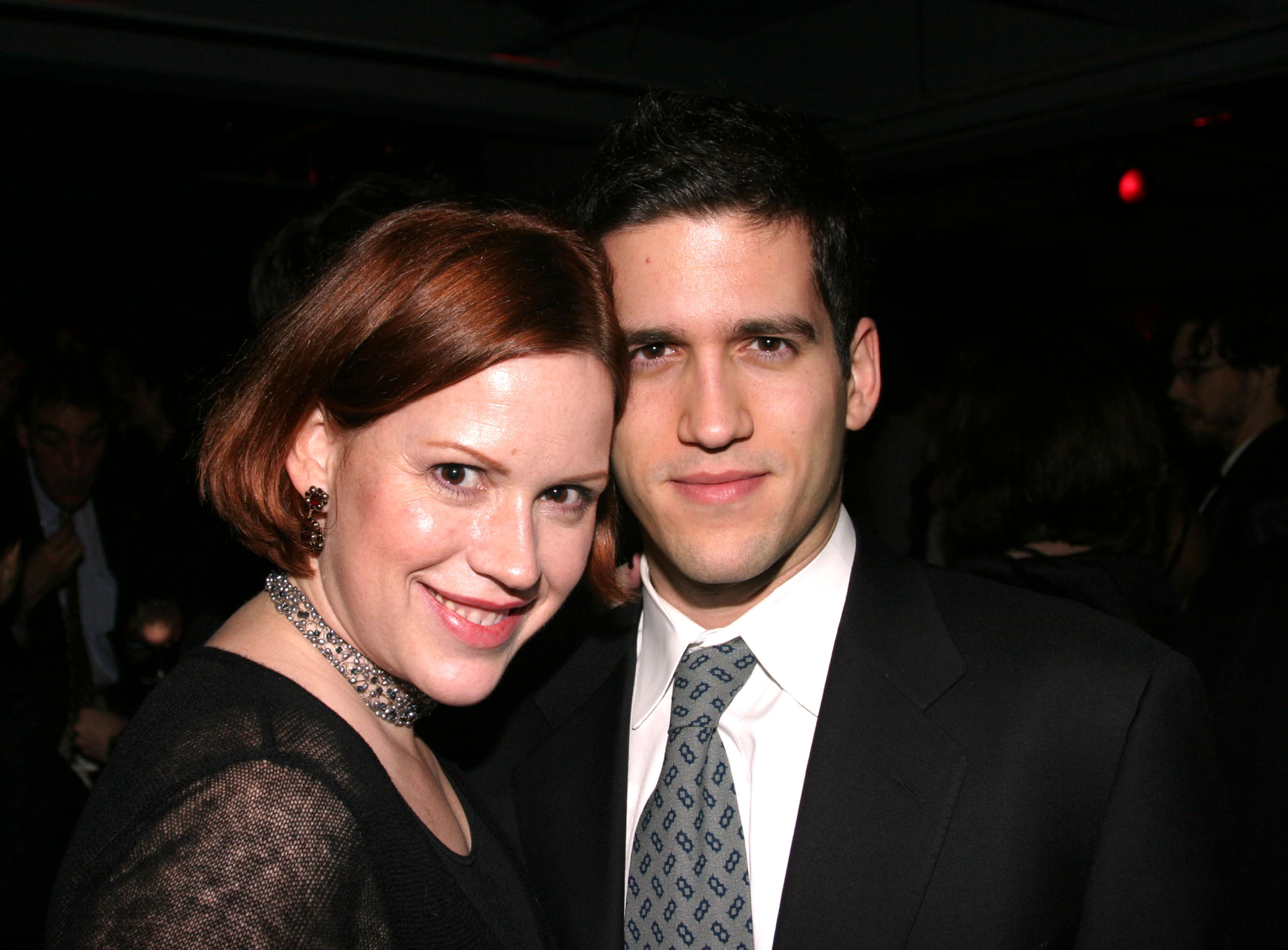 Molly Ringwald with her husband Panio Gianopoulos on January 4, 2004 | Source: Getty Images