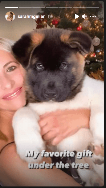 Sarah Michelle Gellar cuddles on of the Akita puppies she adopted at the beginning of December 2020. | Source: Instagram/sarahmichellegellar.