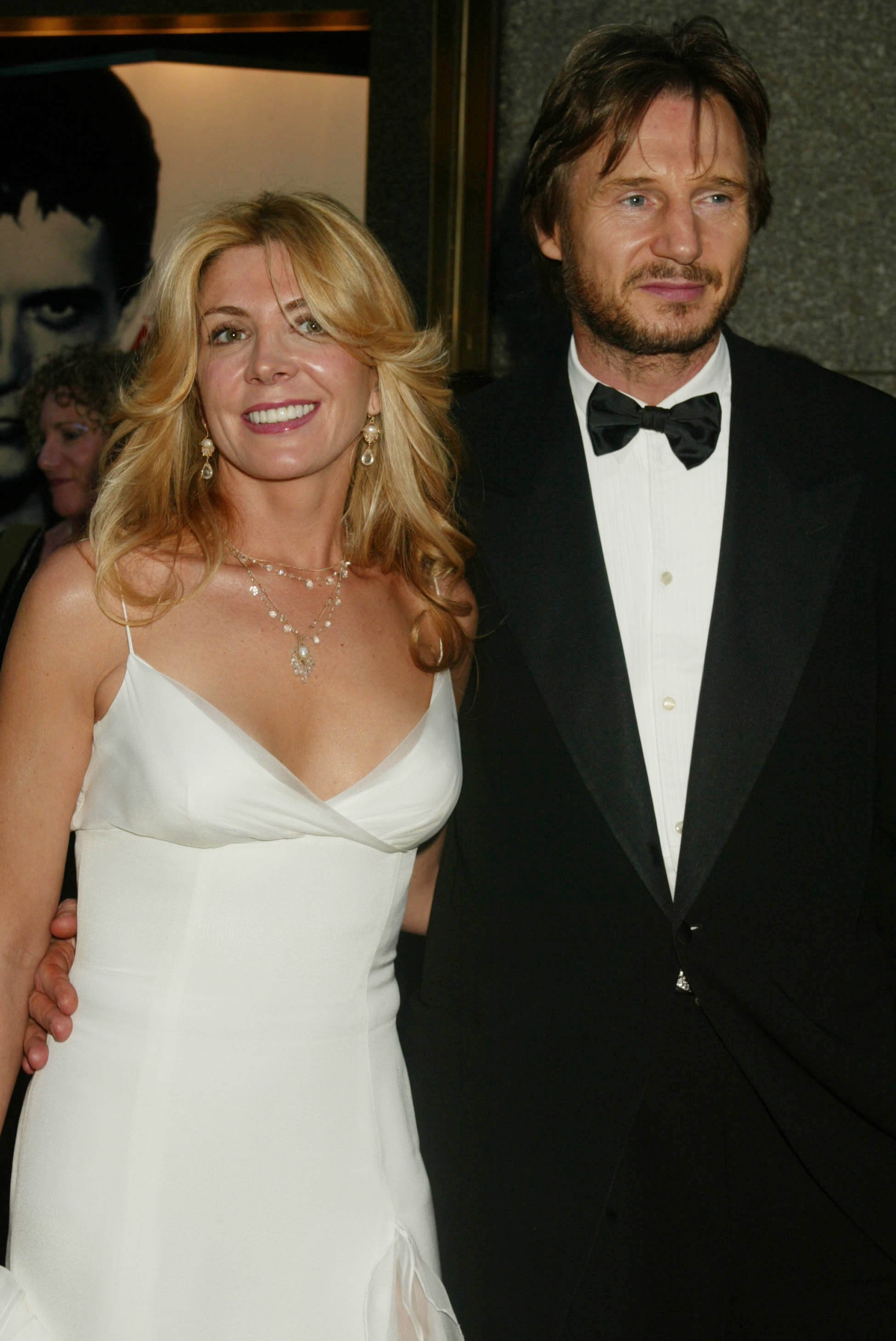 Natasha Richardson and Liam Neeson arrive for the 56th Annual Tony Awards in 2002. | Source: Getty Images