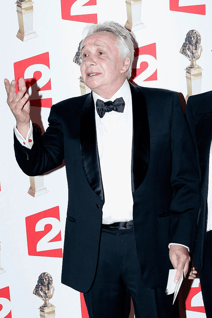 PARIS, FRANCE - 02 JUIN : Michel Sardou assiste à la 26e cérémonie de remise des prix Molière aux Folies Bergères le 2 juin 2014 à Paris, France. | Photo : Getty Images