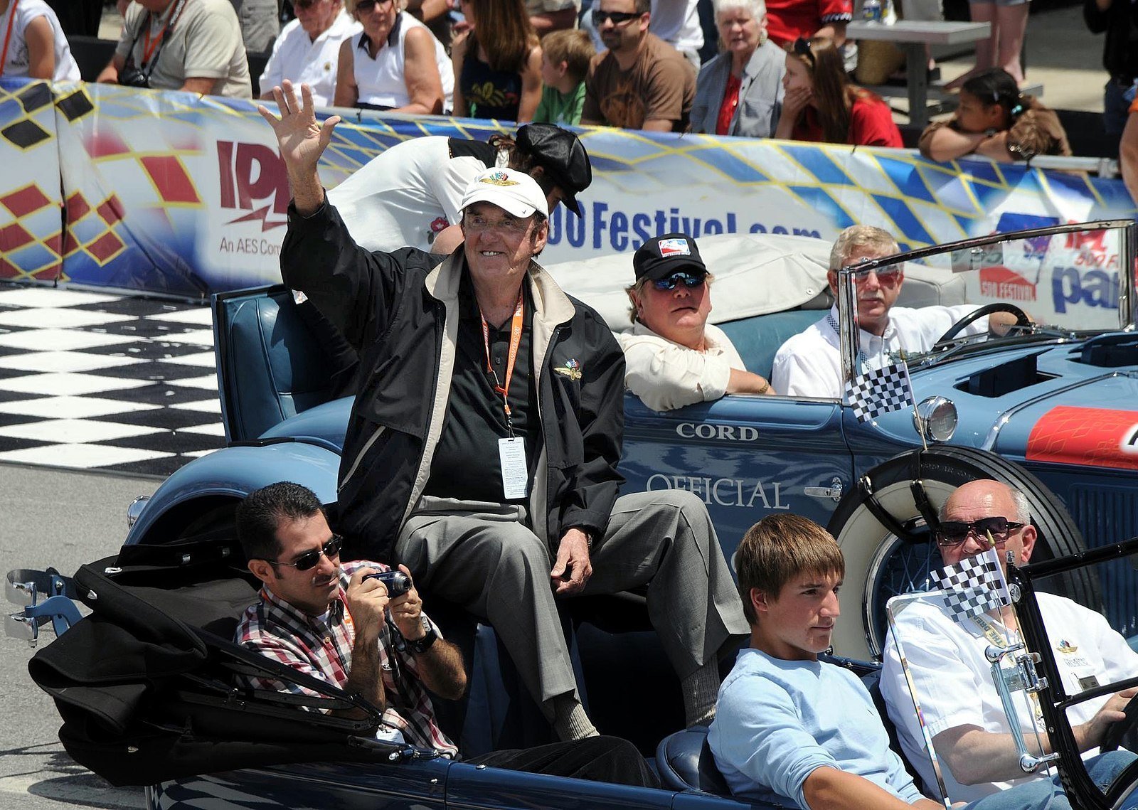 Jim Nabors en la inauguración de las 500 millas de Indianápolis el 24 de mayo de 2008. | Foto: Wikimedia Commons