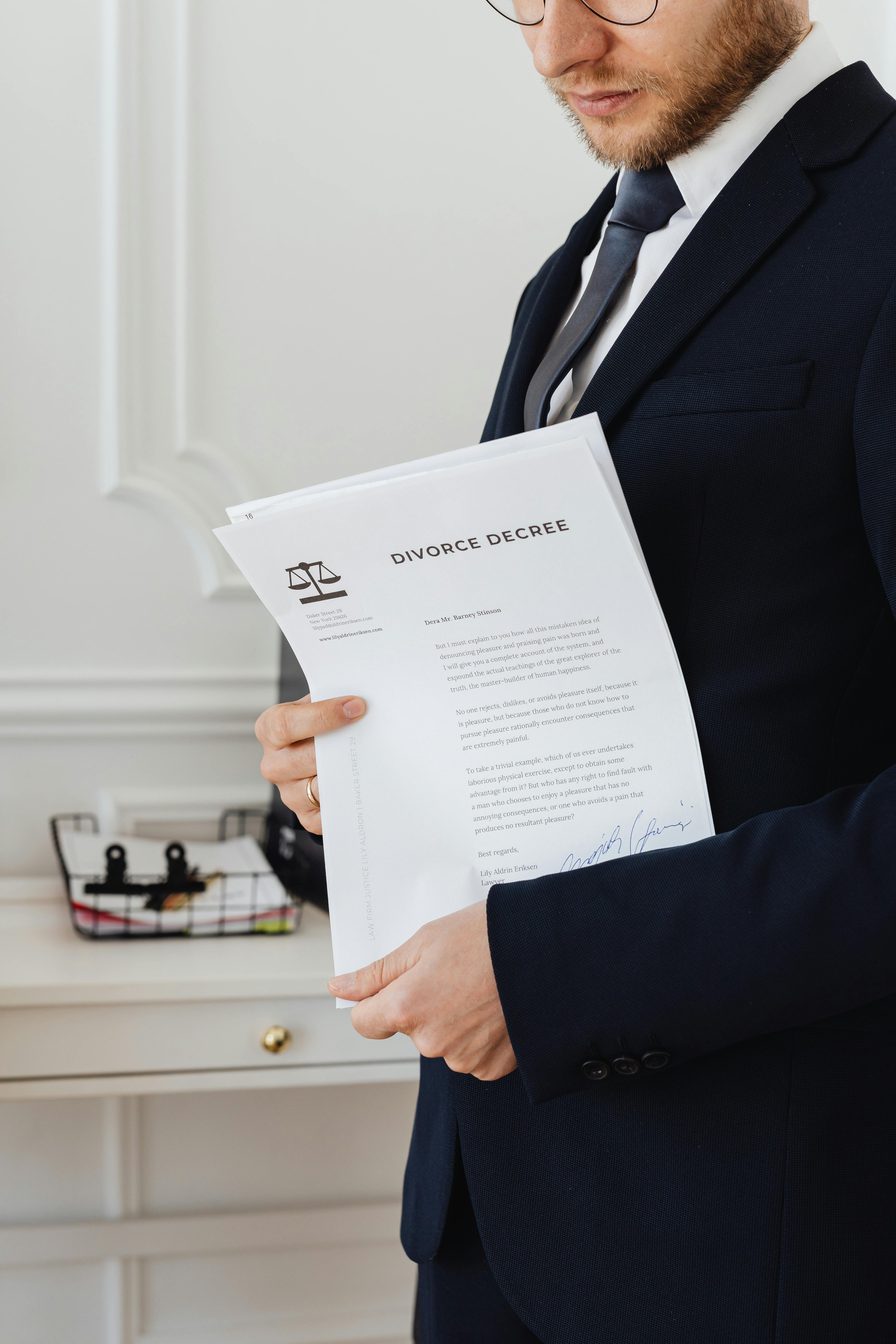 Divorce papers | Source: Pexels