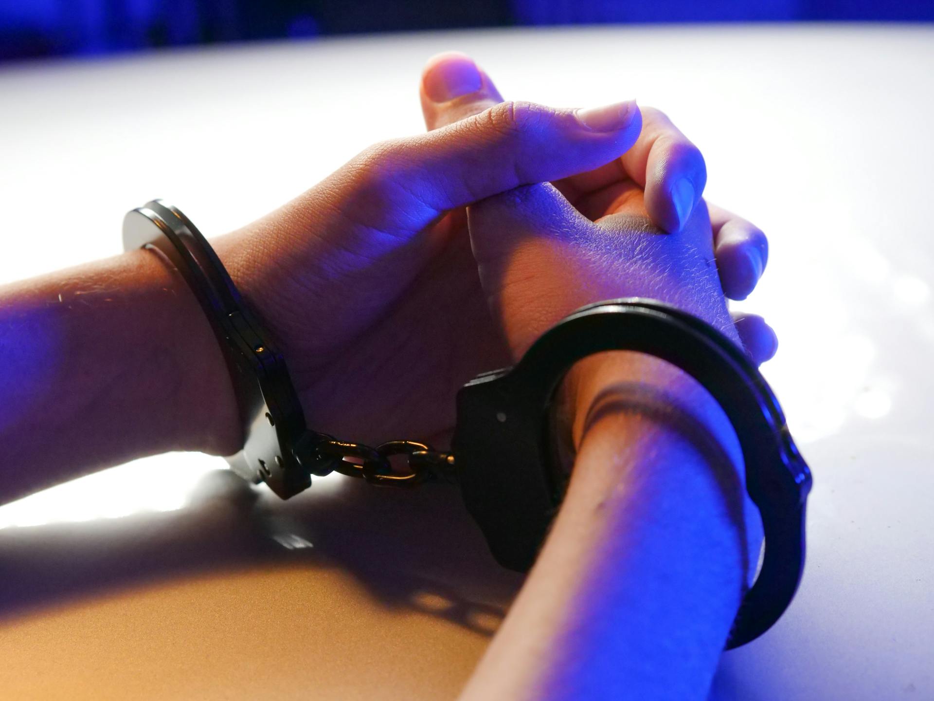 Person wearing handcuffs | Source: Pexels