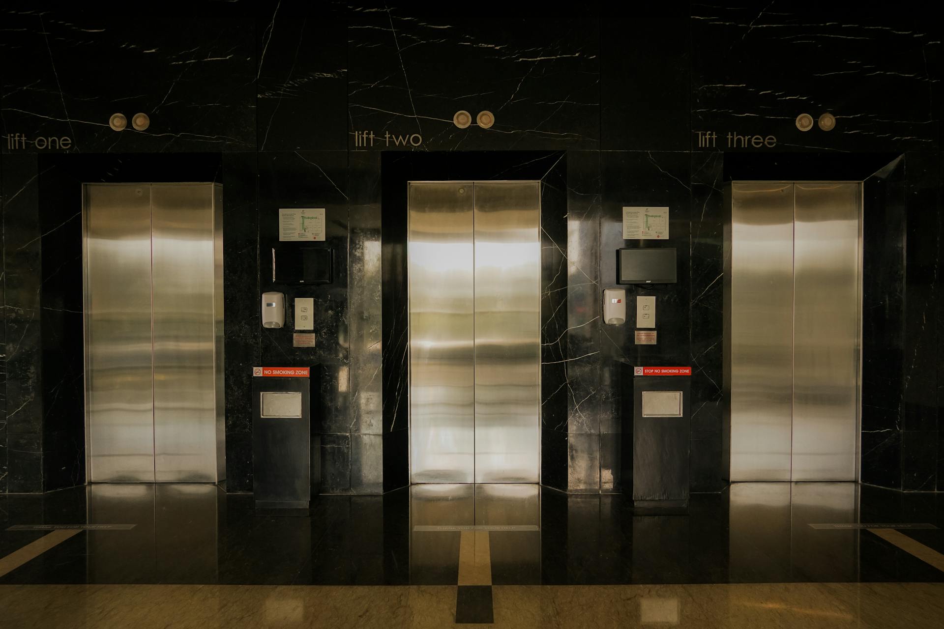 Elevators in a hotel | Source: Pexels