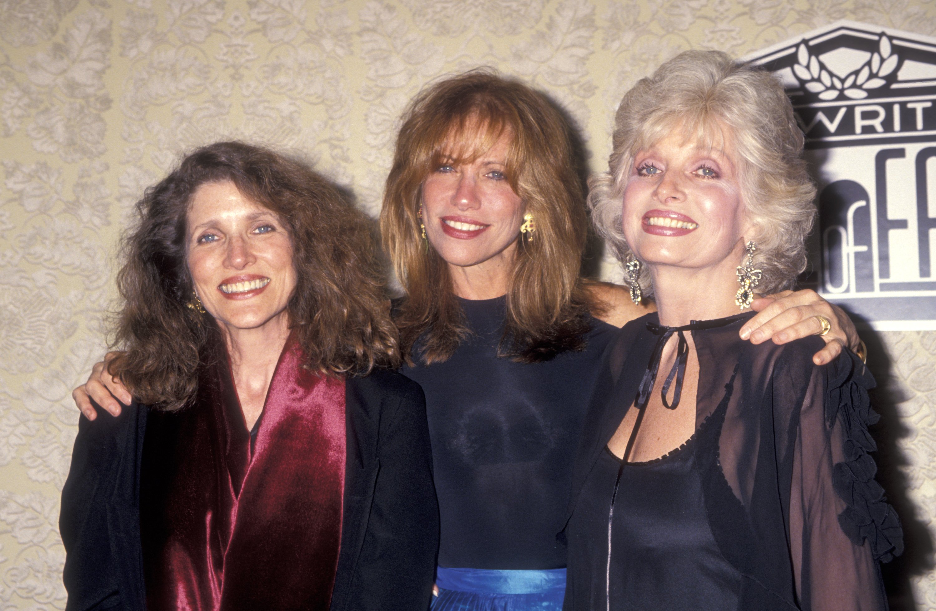 Musician Carly Simon and sisters Lucy Simon and Joanna Simon attend The National Academy of Popular Music's 25th Annual Songwriters Hall of Fame Induction Ceremony at Sheraton New York Hotel and Towers on June 1, 1994 in New York City ┃Source: Getty Images