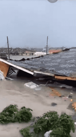 The aftermath of Hurricane Dorian hitting the Bahamas as a category five, and leaving behind mass destruction | Photo: Twitter/WPLG Local 10 News