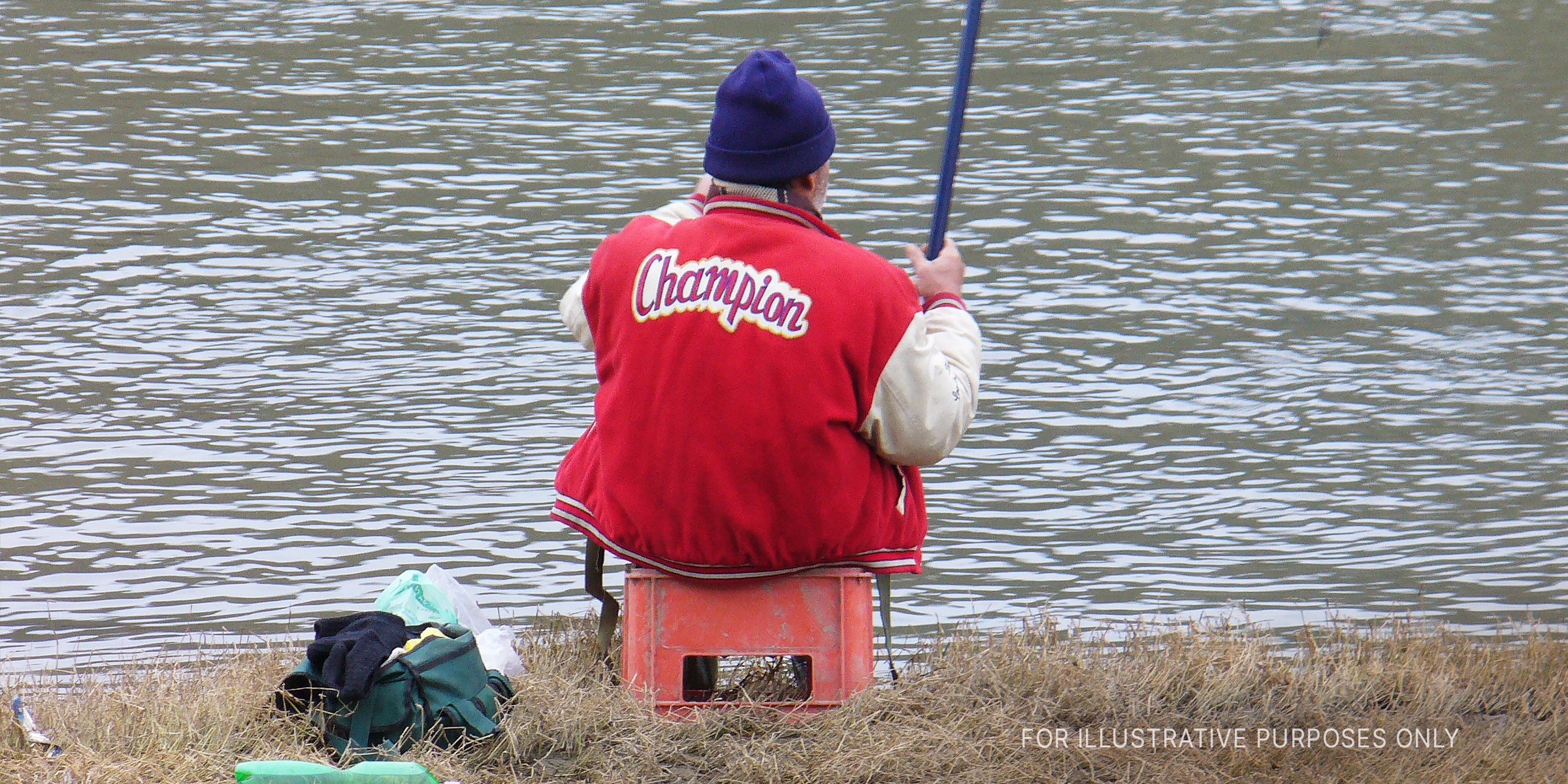 An older man fishing at a river | Source: Flickr / Novica (CC BY-SA 2.0)
