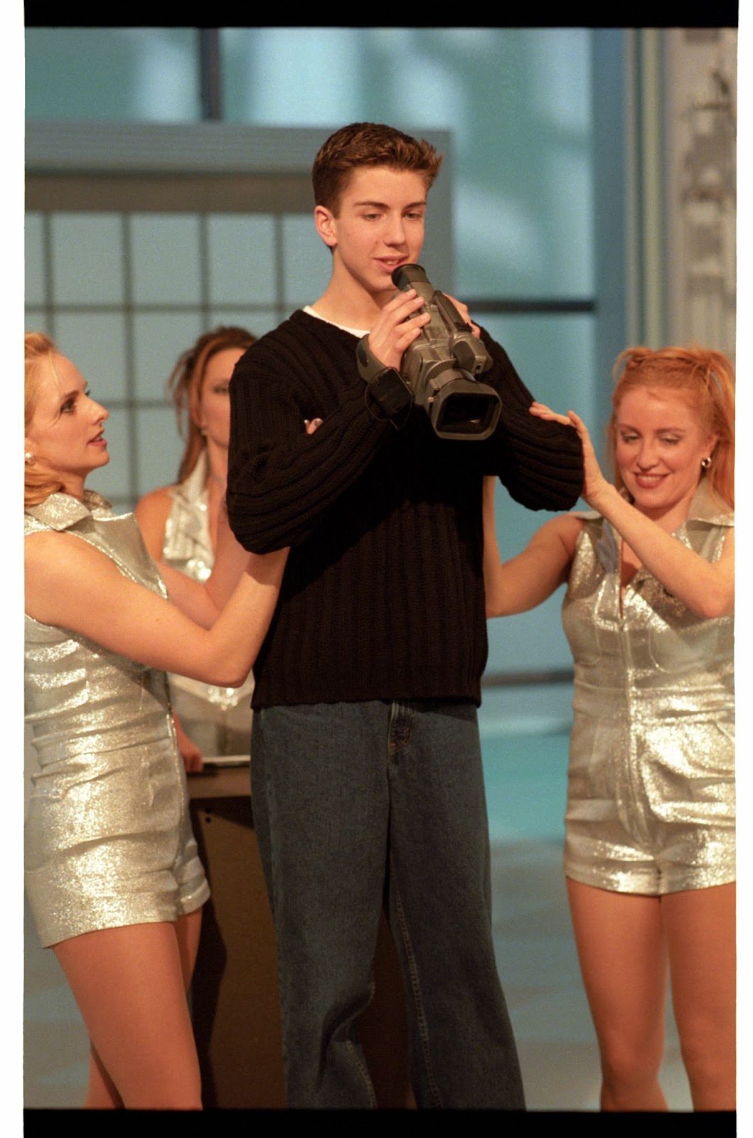 The young actor filming "Home Improvement" in 1999. | Source: Getty Images